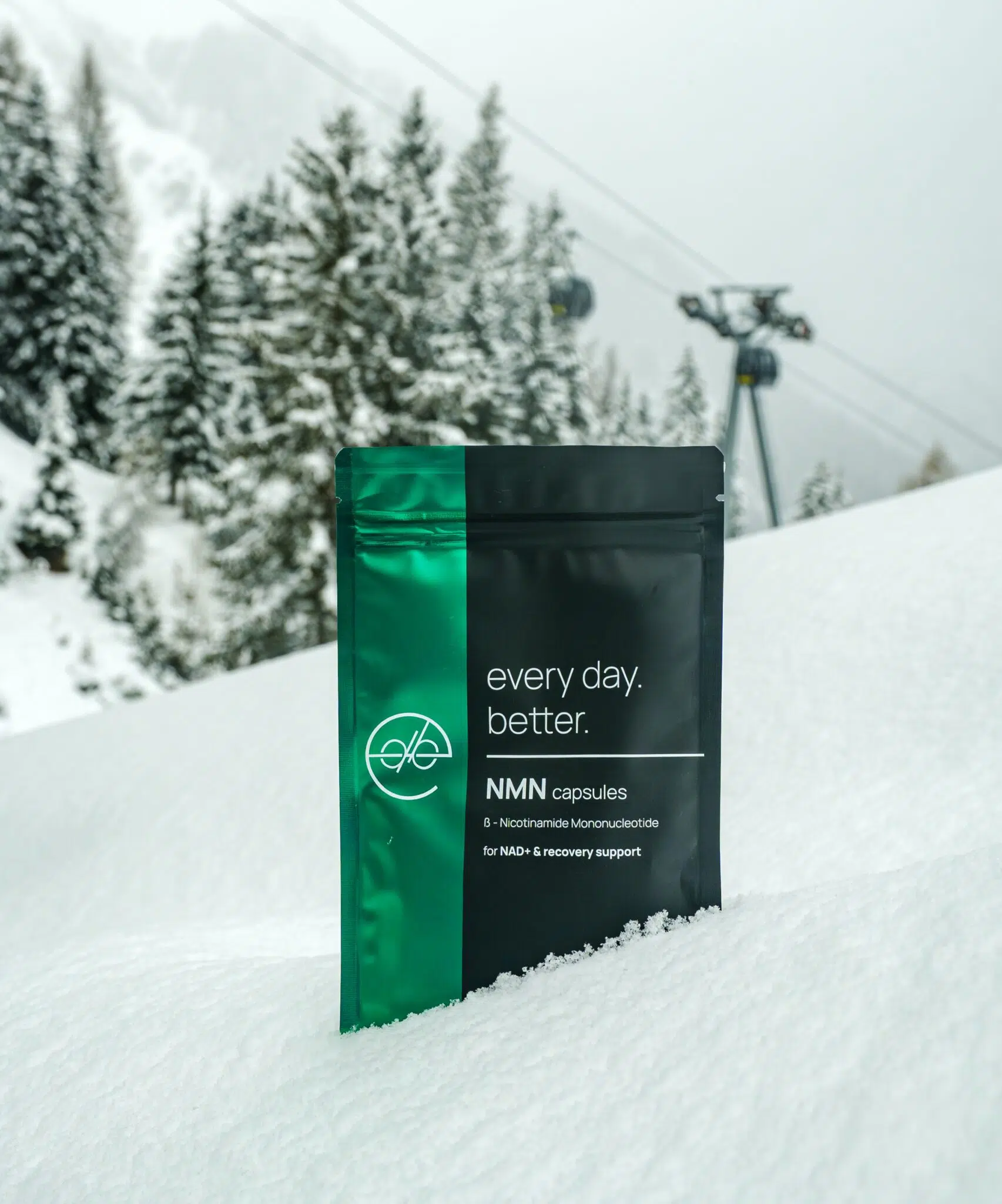 NMN 120 capsules in de sneeuw